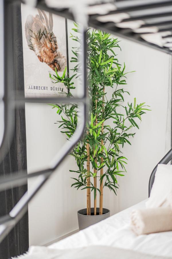 Chic Central City Rooms By Home2 비엔나 외부 사진